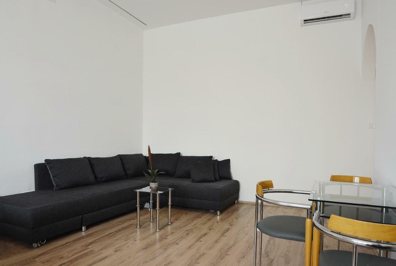 Free Garage!!! Downtown Near The New York Coffee House דירה